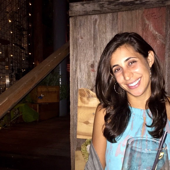 Meet your Posher, Lauren - Picture 2 of 2